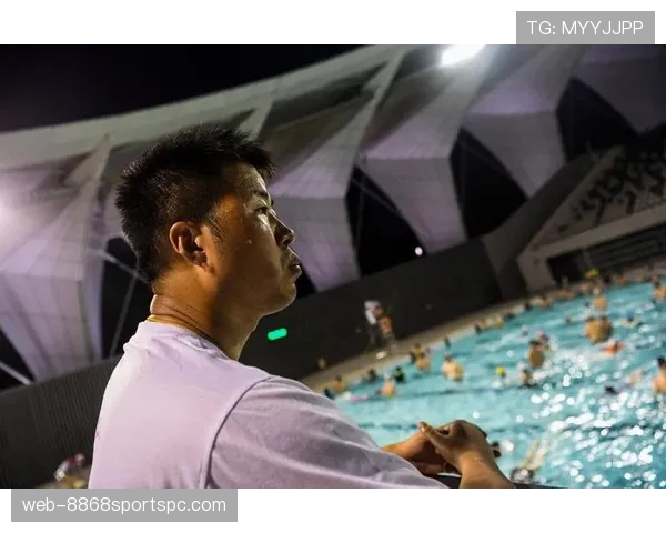 瑞安·洛赫特怎么穿泳裤都像在准备红毯，普通泳池叔叔表示压力山大